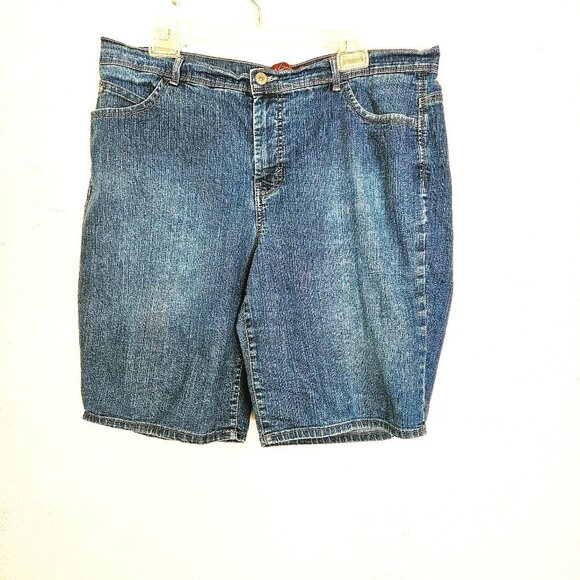 Gloria Vanderbilt Plus Size Everyday Casual Denim Bermuda Shorts Size16W - Picture 1 of 5